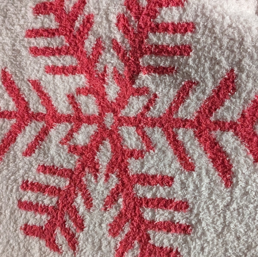 Artelier Nicole Miller Oversized Pink Snowflake Throw Blanket 50" x 70" Winter